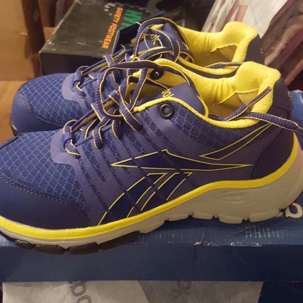 Reebok Work  shoes NWT 5